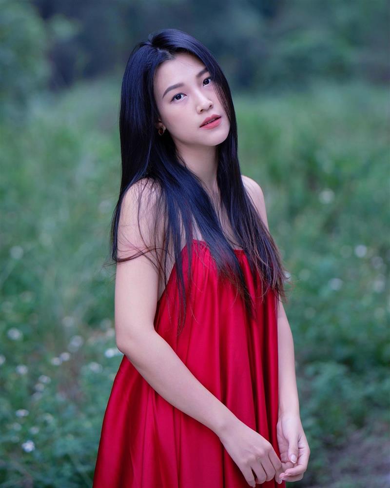 MC Hoàng Oanh ở ngưỡng U35: Cả nhan sắc lẫn phong cách thời trang đều trẻ trung so với tuổi-2