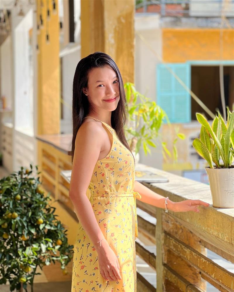 MC Hoàng Oanh ở ngưỡng U35: Cả nhan sắc lẫn phong cách thời trang đều trẻ trung so với tuổi-5