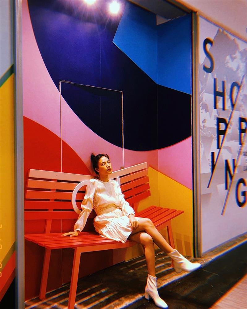 MC Hoàng Oanh ở ngưỡng U35: Cả nhan sắc lẫn phong cách thời trang đều trẻ trung so với tuổi-8