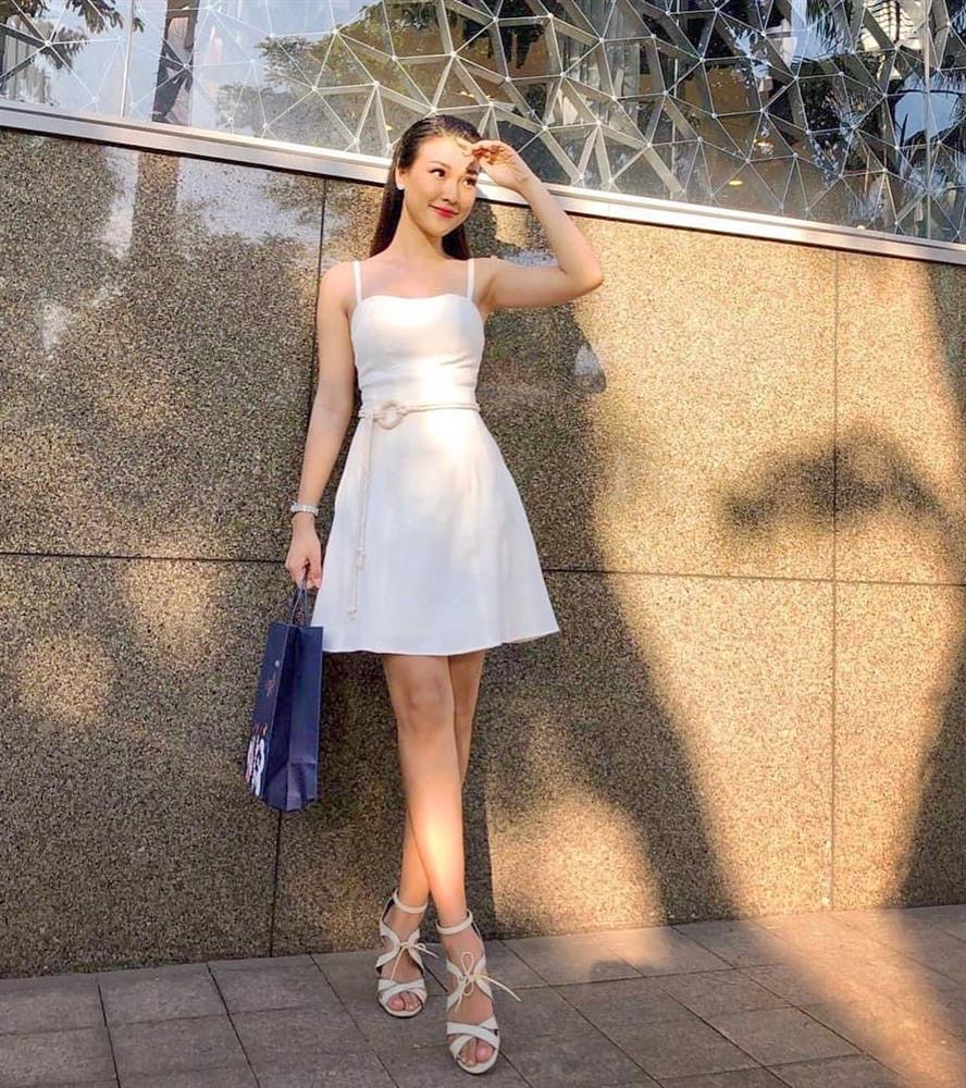 MC Hoàng Oanh ở ngưỡng U35: Cả nhan sắc lẫn phong cách thời trang đều trẻ trung so với tuổi-11