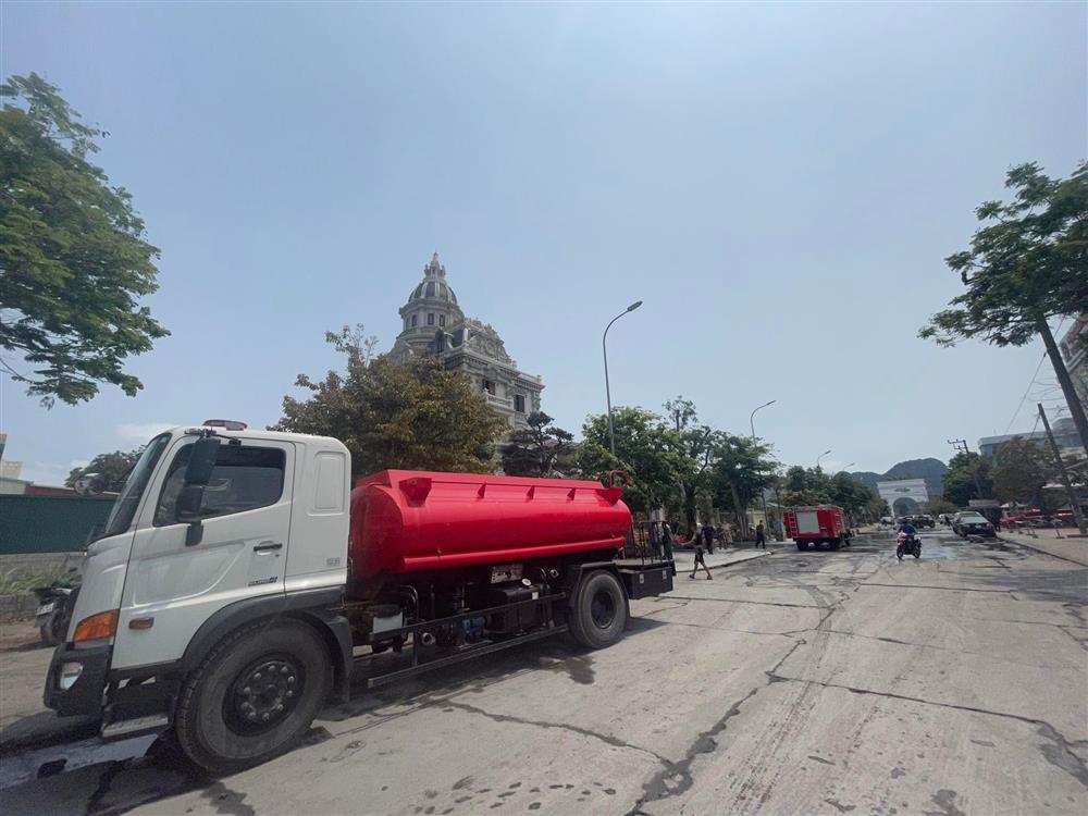 Hiện trường vụ cháy biệt thự sang trọng của đại gia ở Quảng Ninh-5