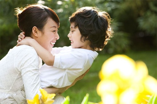 Vì sao con trai càng lớn càng ít gần gũi mẹ? Các bà mẹ nhất định phải làm tốt 3 điều này để có được tình cảm “son sắt” với con trai