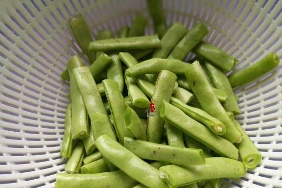 Bí quyết làm món đậu xào thịt heo vừa xanh ngon, ngọt mềm lại bắt mắt-3