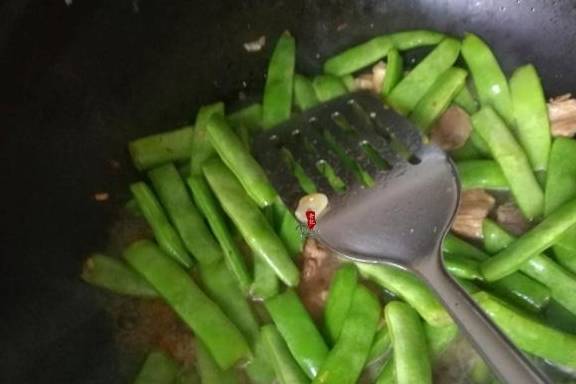 Bí quyết làm món đậu xào thịt heo vừa xanh ngon, ngọt mềm lại bắt mắt-7