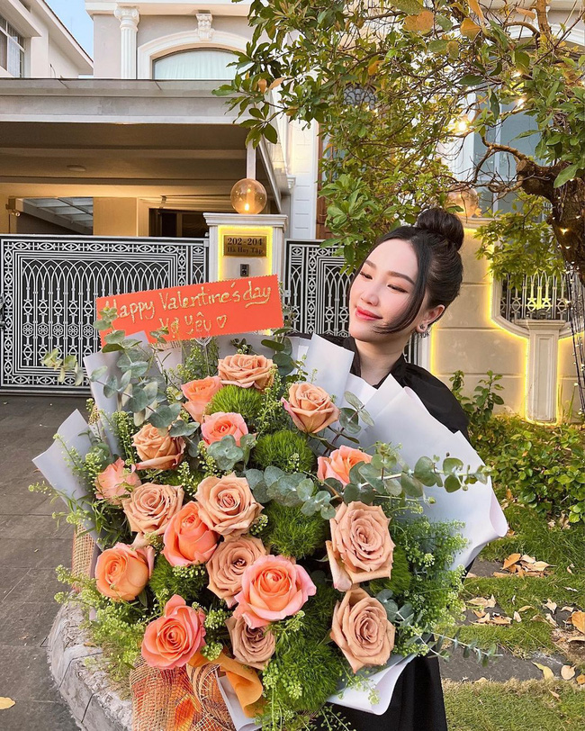 Cuộc sống như bà hoàng của mỹ nhân Việt sinh con cho đại gia hơn 10 tuổi: Mỗi lần đăng ảnh là dân tình phải trầm trồ vì độ xa hoa-9