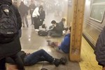Đã xác định nghi phạm liên quan đến vụ xả súng tại ga tàu điện ngầm Mỹ khiến hàng chục người thương vong-4