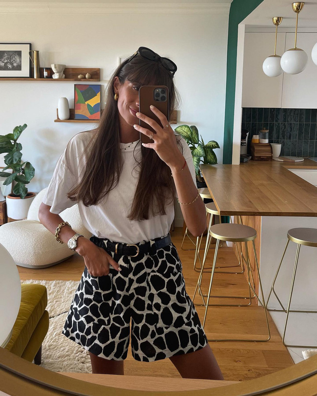 Quý cô người Pháp mê áo thun trắng, mix đồ không cầu kỳ nhưng tinh tế miễn bàn-8