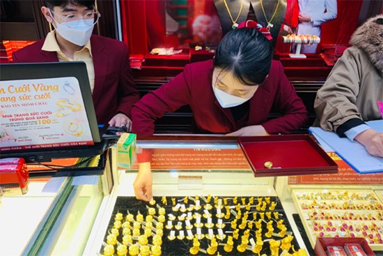 Giá vàng hôm nay 13/4: Mỹ gặp điều tồi tệ chưa từng có, vàng tăng dựng đứng