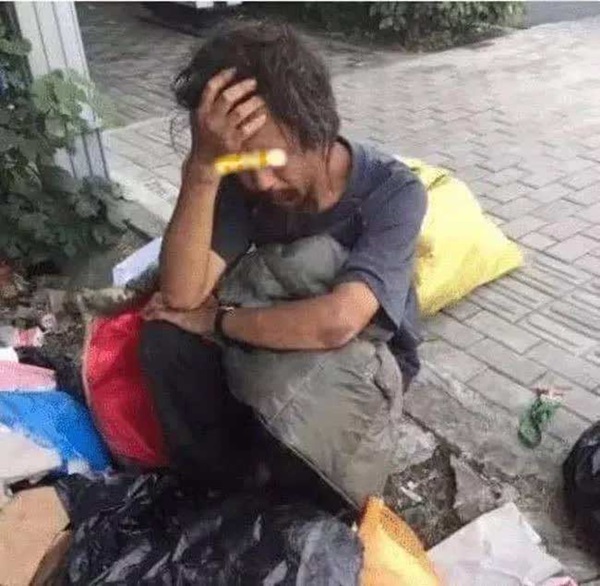 Chữa bệnh cho bạn gái đến tán gia bại sản, người đàn ông nhận lấy bi kịch khi người yêu thay lòng đổi dạ và cuộc sống hiện tại không tin nổi-5