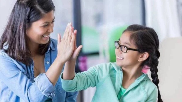 Con bạn là đứa trẻ TỰ TIN hay TỰ TI? So sánh 9 biểu hiện nhỏ nhặt sau đây, KẾT QUẢ rõ mồn một: Cha mẹ xem ngay để cải thiện kịp thời-2