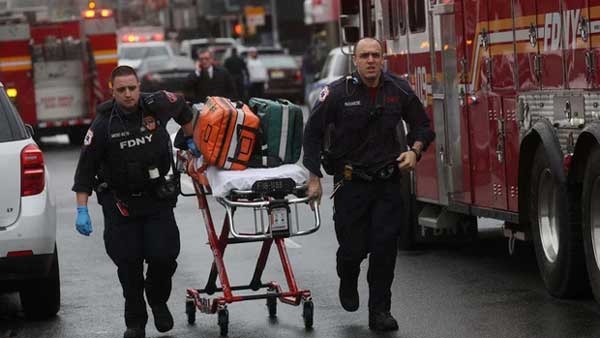 Đã xác định nghi phạm liên quan đến vụ xả súng tại ga tàu điện ngầm Mỹ khiến hàng chục người thương vong-2