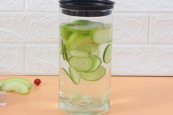 Nước lọc thêm 5 thứ này sẽ giúp giảm cân, thải độc tố và nuôi dưỡng da rất tốt, phụ nữ làm việc văn phòng càng nên sử dụng-4