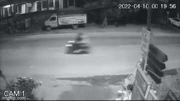 Clip: Tai nạn liên hoàn khiến nhiều xe máy vụn nát, nạn nhân nằm la liệt trên đường-1