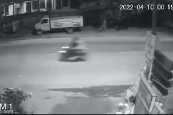 Clip: Tai nạn liên hoàn khiến nhiều xe máy vụn nát, nạn nhân nằm la liệt trên đường