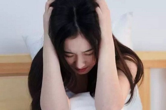 Lấy chồng 1 tháng chưa được tân hôn, nghe mẹ chồng nói kháy tôi ôm mặt khóc nghẹn