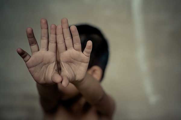 Bị xâm hại tình dục, hot girl đứng giữa đường livestream đòi công lý-2