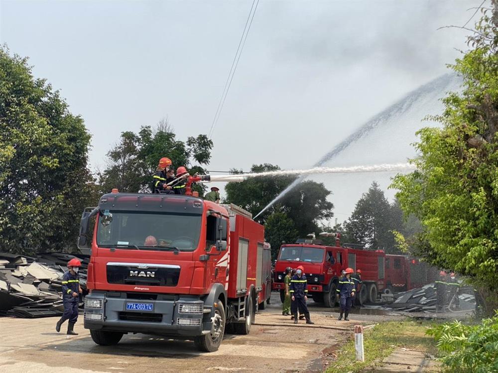 Biển lửa bao trùm cụm công nghiệp Nhơn Bình, Bình Định-5