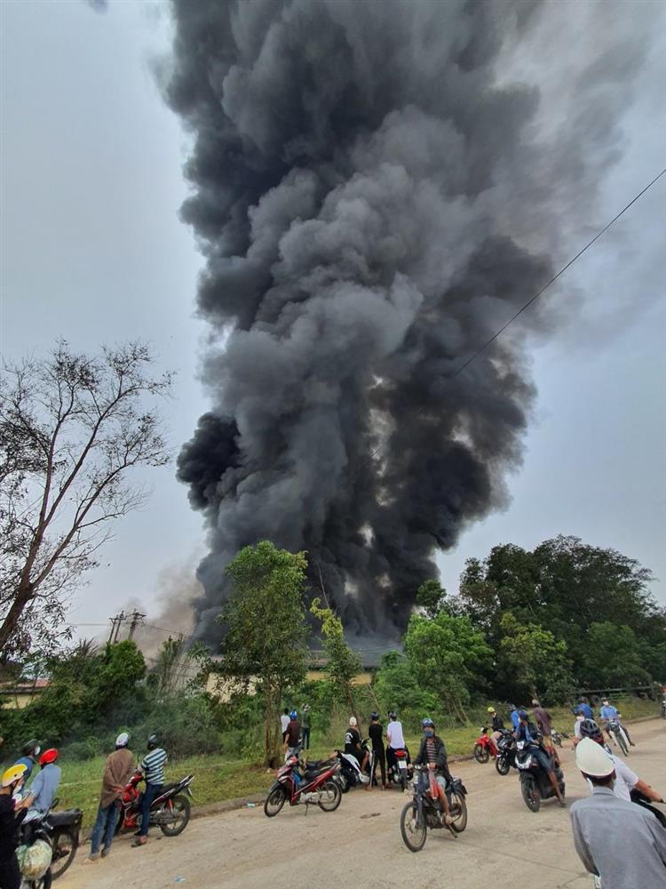 Biển lửa bao trùm cụm công nghiệp Nhơn Bình, Bình Định-6