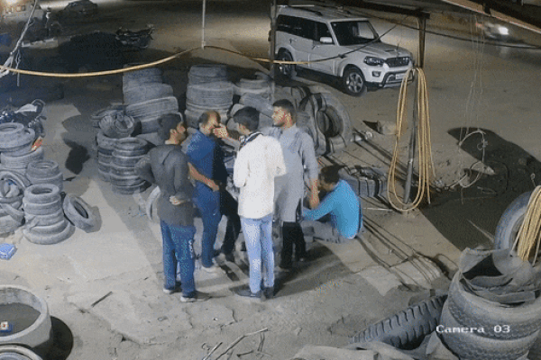 TP.HCM: Xe tải đang chạy bị sụp hố tử thần”, cảnh tượng hãi hùng như trong phim-3