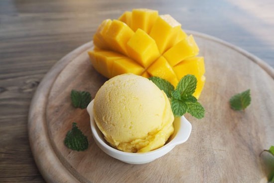 Hướng dẫn chị em cách làm kem xoài sữa chua thơm ngon, mát lịm, giải nhiệt ngày nắng nóng