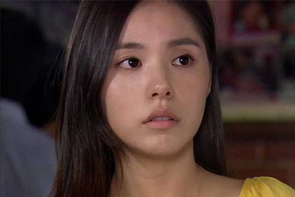 Vết máu trên môi mẹ chồng khiến nàng dâu bỏ về nhà mẹ đẻ ngay đêm tân hôn-2