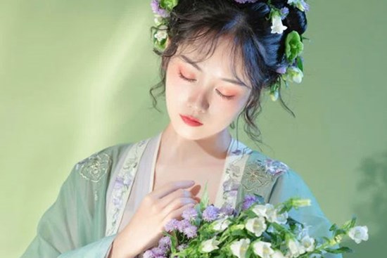 Từ sau Rằm tháng 3 âm lịch, người mệnh Thủy tuổi này phất lên trông thấy, khả năng trở thành đại gia nằm trong lòng bàn tay