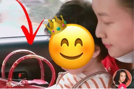 Dân mạng xót xa khi nhìn chiếc túi của MC Hoàng Oanh: Tại sao vậy?