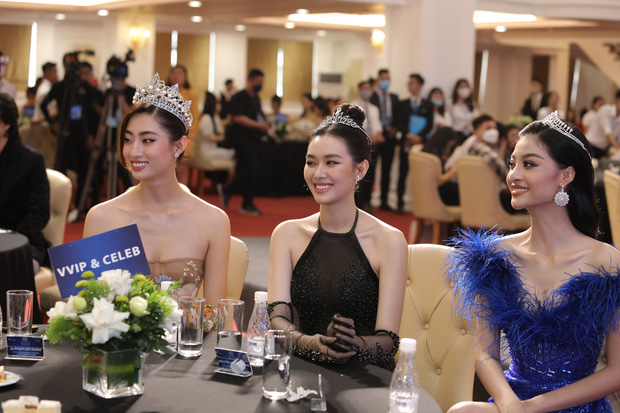 Cả dàn Hậu đổ bộ họp báo Miss World Vietnam 2022: Tiểu Vy lên đồ lộ eo thon cực bạo, Nam Em có bị lu mờ giữa 64 thí sinh?-10