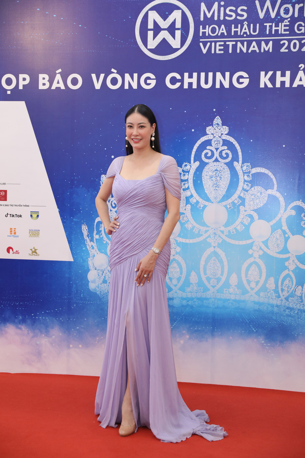 Cả dàn Hậu đổ bộ họp báo Miss World Vietnam 2022: Tiểu Vy lên đồ lộ eo thon cực bạo, Nam Em có bị lu mờ giữa 64 thí sinh?-11
