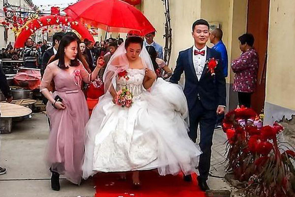 Vợ thu dọn đồ đạc chuẩn bị đi công tác, tôi giúp cô ấy trả lời điện thoại của lãnh đạo, sau đó tôi lập tức yêu cầu ly hôn-3