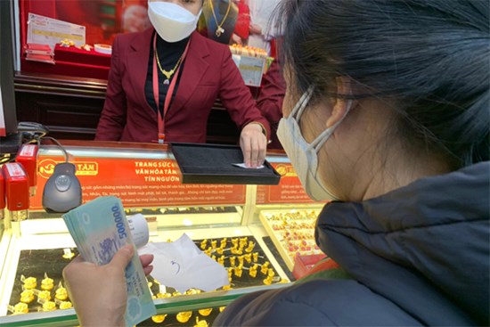 Giá vàng hôm nay 14/4: USD tăng nhanh, vàng tiếp tục lên cao