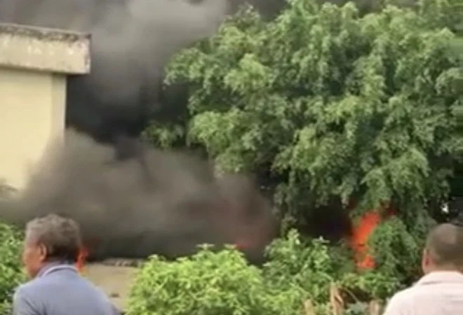 Cháy phòng bảo vệ của trường học, một bé gái tử vong-1