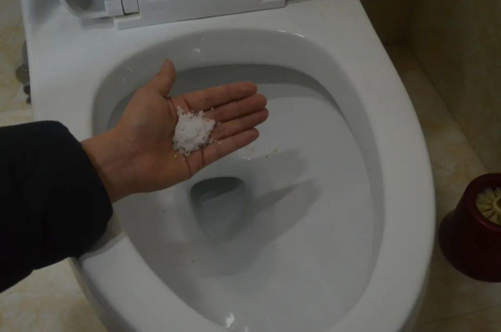 Đặt một nắm muối trong phòng tắm có tác dụng mạnh đến mức tiết kiệm hàng trăm đô la mỗi năm. Nếu không biết sớm, bạn sẽ phải ân hận!-5