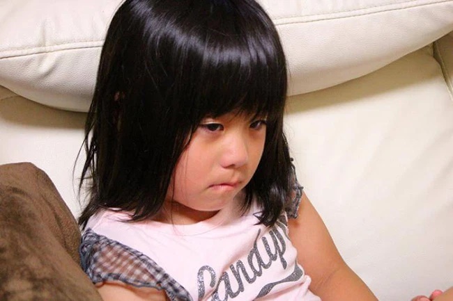 Ba BIỂU HIỆN quá mức này của trẻ tưởng như đáng khen, thực ra lại thể hiện IQ CỰC THẤP, cha mẹ không nên tự mãn-1