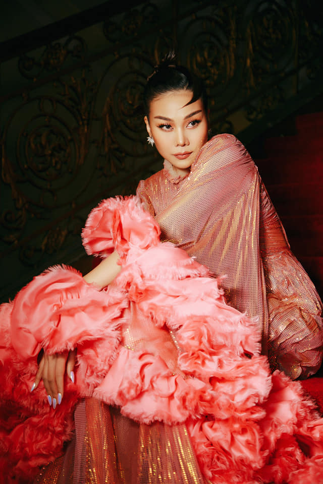 NHẤT và BÉT trên thảm đỏ Gucci: Hà Hồ, Thanh Hằng gánh còng lưng cho loạt đàn em diêm dúa đến tận cái gót chân-4