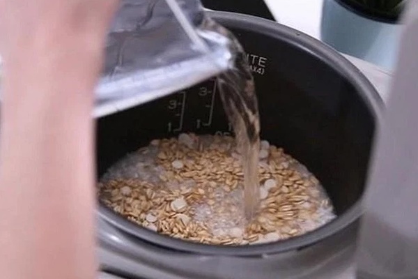 3 kiểu ăn cơm khiến bạn sinh bệnh, riêng kiểu thứ 2 có thể sản sinh chất gây ung thư nhưng dân văn phòng rất thích-5