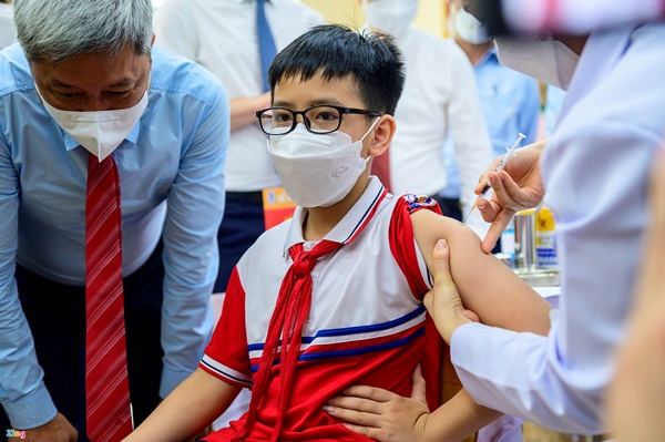 Những trẻ 5-11 tuổi đầu tiên được tiêm vaccine Covid-19-6