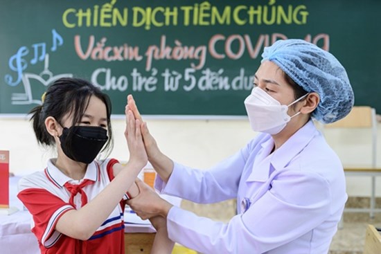 Những trẻ 5-11 tuổi đầu tiên được tiêm vaccine Covid-19