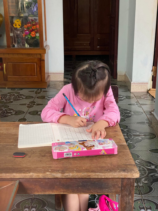 Tá hỏa khi giáo viên chấm bài con -1 điểm vì nói ngọng L-N, nhưng chỉ 15 ngày áp dụng mẹo này mẹ tự tin con phát âm chuẩn-1