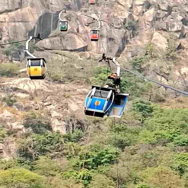 Cáp treo đứt dây, 63 người bị treo lơ lửng trên độ cao 460m suốt 45 tiếng đồng hồ trong tình trạng thương tâm và hoảng loạn-1