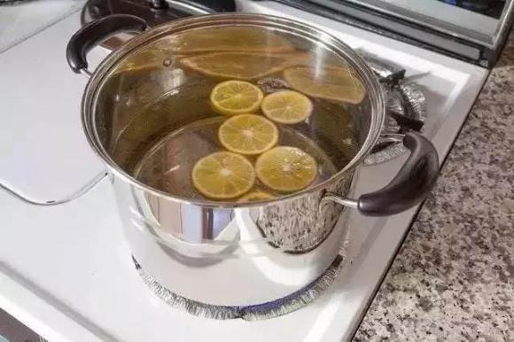 Đừng vứt quần áo trắng bị ố vàng, chỉ cần ngâm nước thế này là quần áo sẽ trắng phau như mới-6