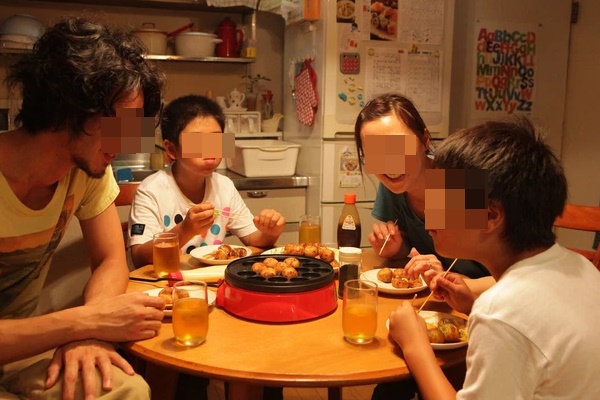 Người phụ nữ đột ngột ngất xỉu sau bữa tối, nhập viện trong tình trạng xuất huyết não nguy kịch chỉ vì 1 món tráng miệng nhiều người thích-1