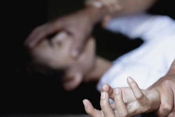 Lên tòa nộp đơn ly hôn, người chồng ở Hải Dương bị xử 3 năm tù-2