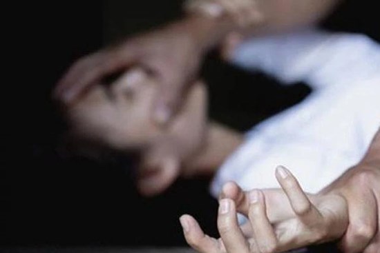 Vụ nữ nhà thơ tố đồng nghiệp cưỡng bức, ép làm