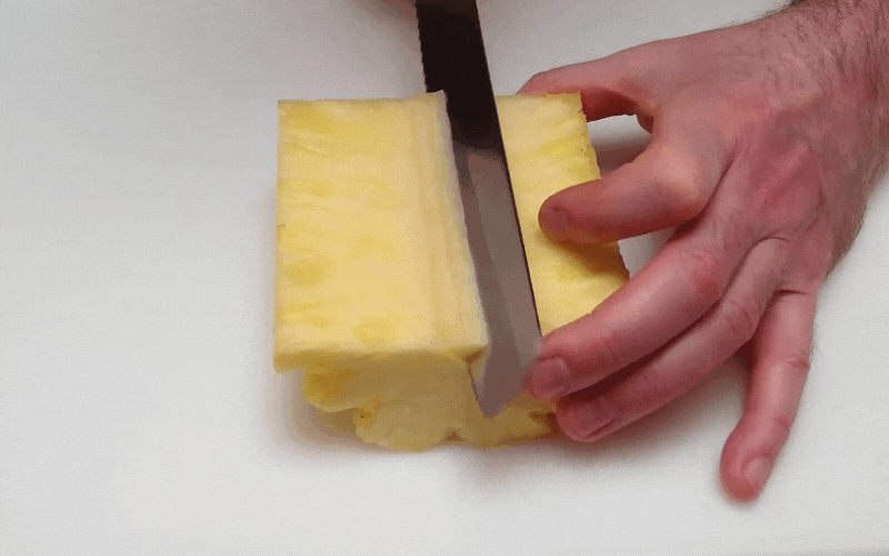 Học ngay 4 mẹo cắt dứa siêu nhanh, siêu dễ này, có kiểu hình bướm độc đáo mà chẳng cần dụng cụ phức tạp-11