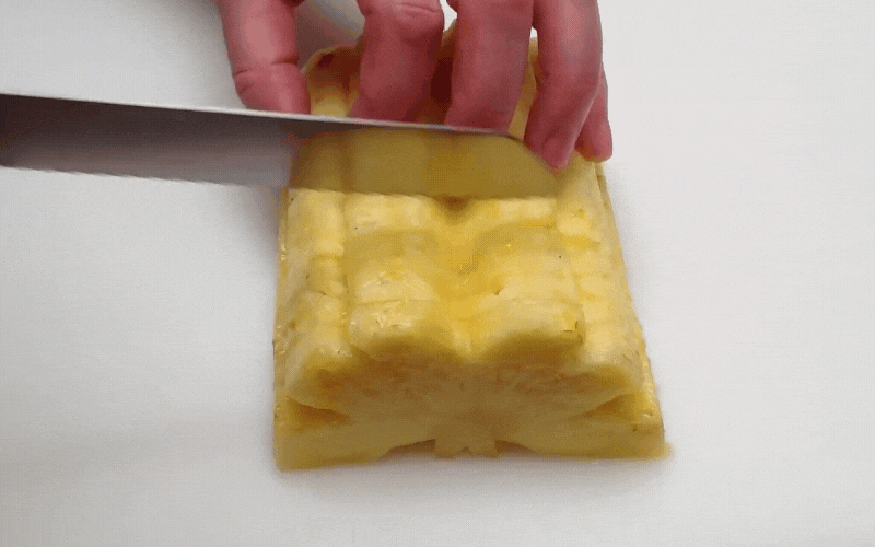 Học ngay 4 mẹo cắt dứa siêu nhanh, siêu dễ này, có kiểu hình bướm độc đáo mà chẳng cần dụng cụ phức tạp-13