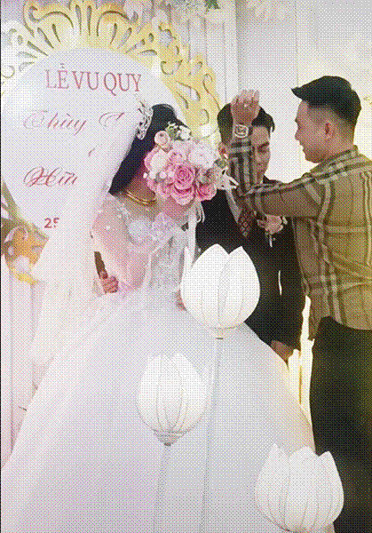 Clip chú rể khóc nức nở trong lễ cưới gây bão mạng, lý do phía sau càng khiến nhiều người xúc động-1