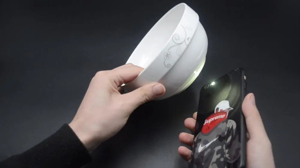 Mua bát sứ chỉ cần dùng điện thoại là kiểm tra được loại tốt hay xấu, đừng bỏ qua nếu bạn không muốn mua phải hàng kém chất lượng-2