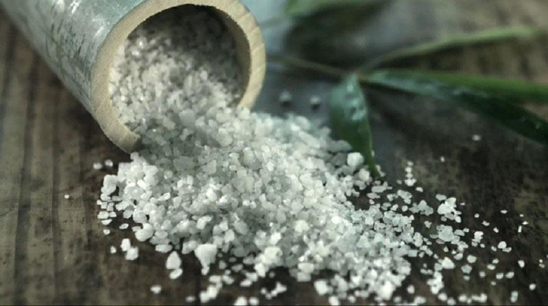 Nung 9 lần trong lửa 1.500 độ C, muối tre giá đắt khét 8,3 triệu đồng/kg-1