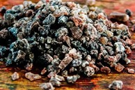 Nung 9 lần trong lửa 1.500 độ C, muối tre giá đắt khét 8,3 triệu đồng/kg